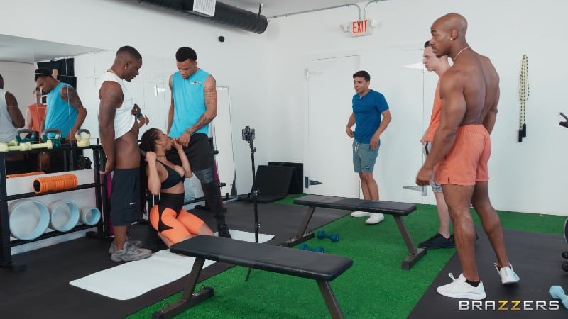[BrazzersExxtra | Brazzers] 25/09/15 Kira Noir And Goldey Fitness Influencer Takes On Gym Bros 4k/1080 3