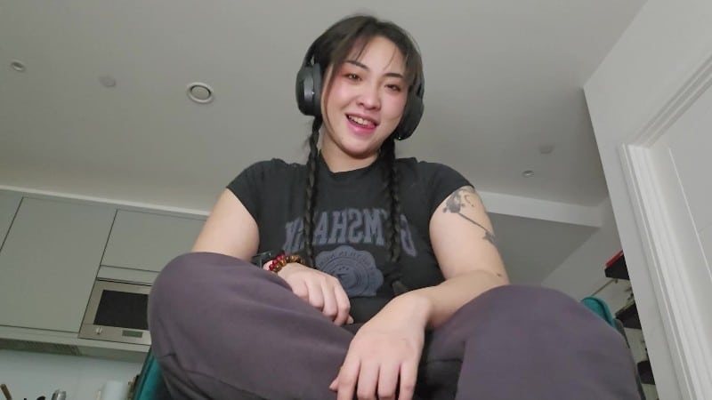 ClaudiaHon - Foot bitch for bratty gym girl 3