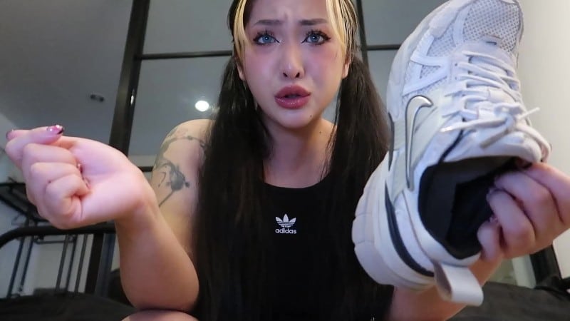Claudiahon - Your Ex girlfriend makes you her shoe fucking wallet 3
