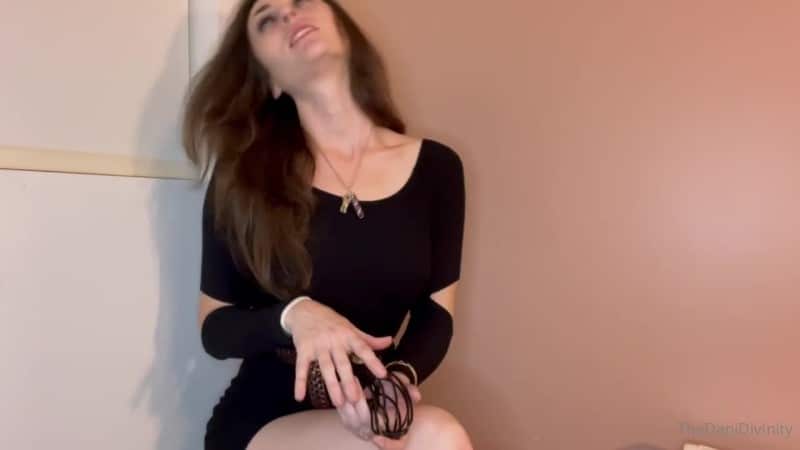 Dani Divinity - Your key looks better in my hands Full clip Mommy opens her mail 2