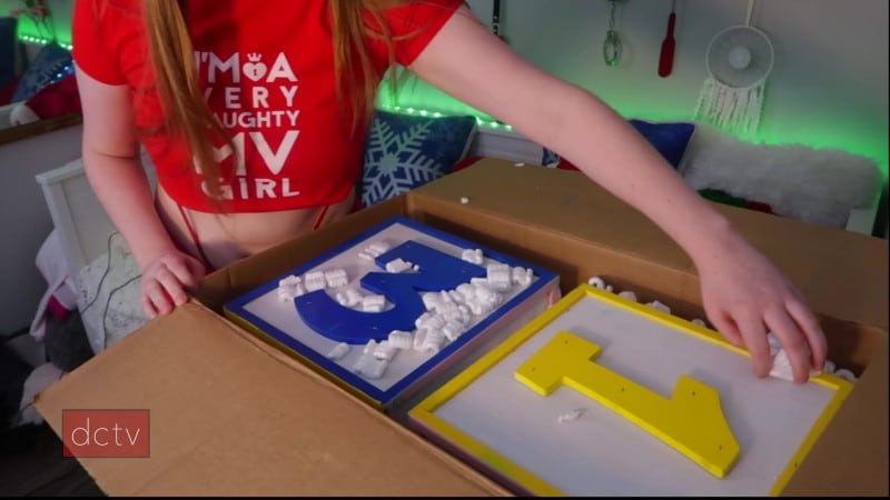 Delilah Cass Unboxing a Gift From a Member 1