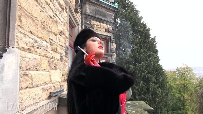 Ezada Sinn - Human Ashtray On The Freezing Balcony 3