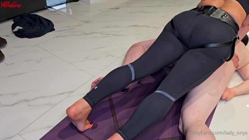 Femdom Lady Onyx Yoga Peg 3