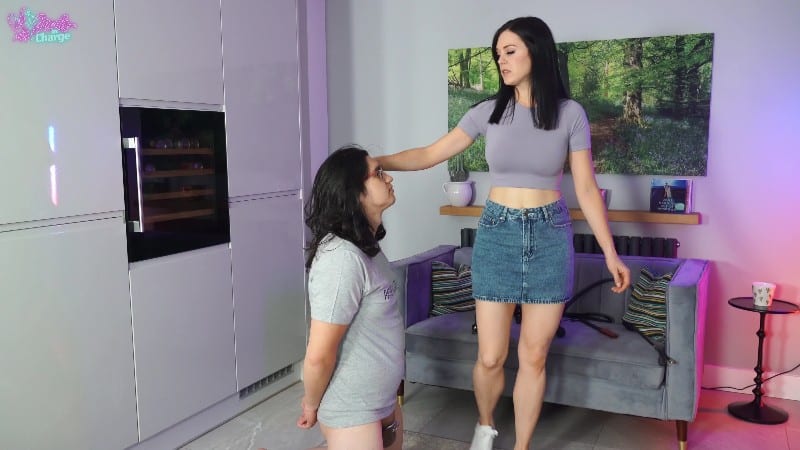 Girls in Charge - Slave Smack My Bitch Up! - Alika 5