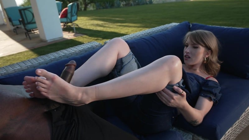 LoveHerFeet 25/09/06 Octavia Red Evening Delight FullHD MP4-P2P 2