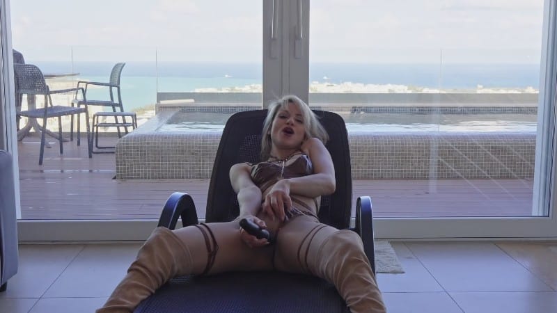 MissDaisyDiamond Anal Pussy in Boots & Pantyhose Dildo Ride 2