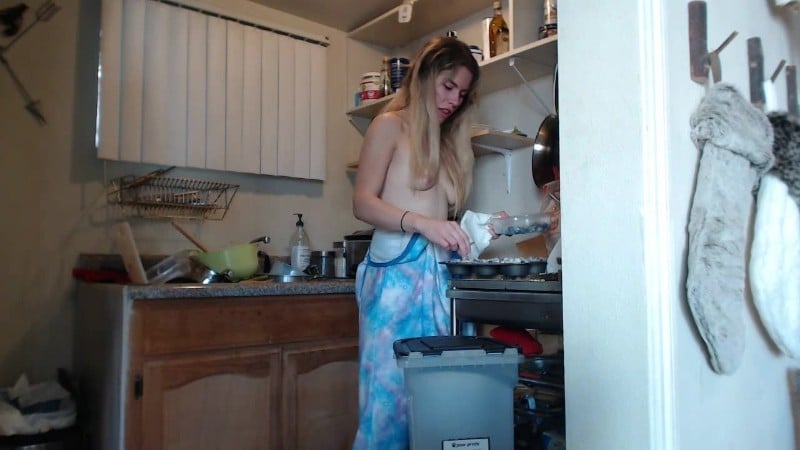 MissIvyDoll - Naked Baking 3
