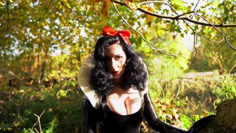 Miss Ellie Mouse - Snow Whites Beautiful Boobs 4