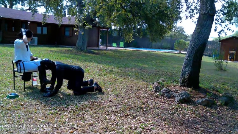 Mistress Isis Spain - VS76 Outdoor training 4