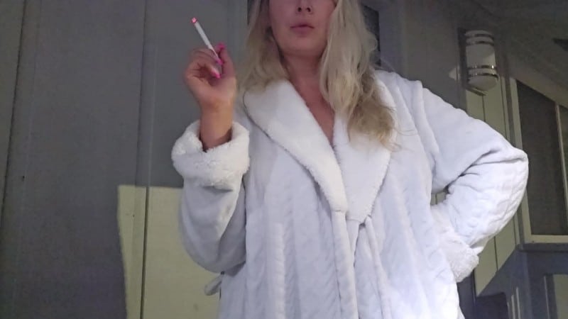 MizzErotique Casual smoke at night 1