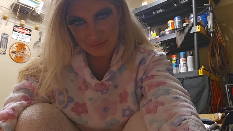MizzErotique Smoking and giving you a handjob 4
