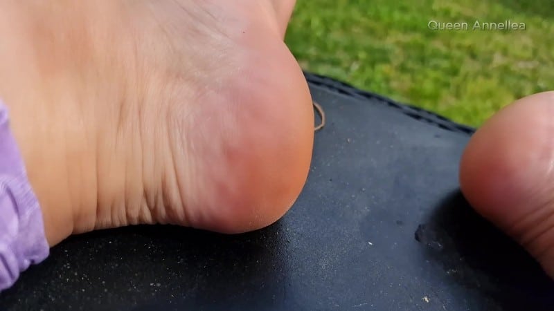 QueenAnnellea - Lick Till You Cum Foot Freak 2