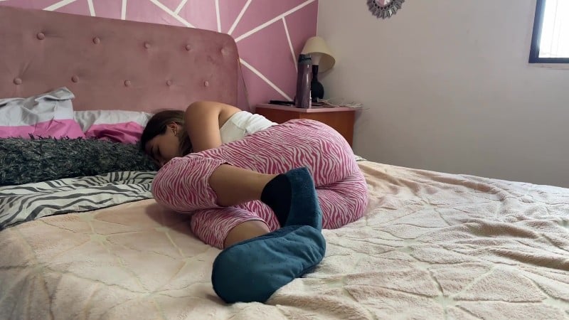 Rise of the Giantess - Napping Growth Spurt - Giantess Gabriella 2