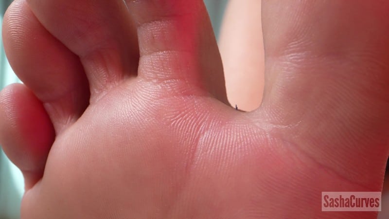 SashaCurves - The Giantess VIP Room Feet First 3
