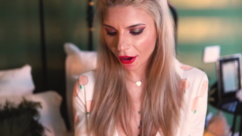 TheAlexaCreed - Munching 4