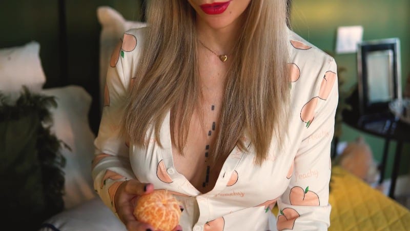 TheAlexaCreed - Munching 1