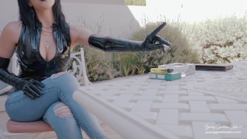 Young Goddess Kim - Sole Purpose - Smoke Break Service 2