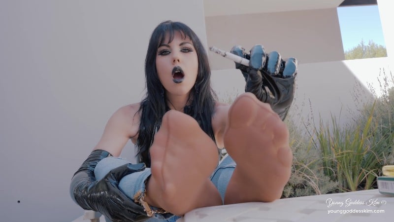 Young Goddess Kim - Sole Purpose - Smoke Break Service 4