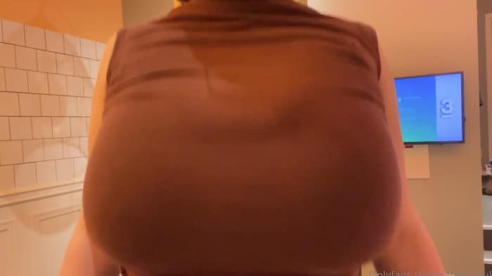 [Onlyfans] Sukie @carolinasukie (48 Videos 470 ) 1