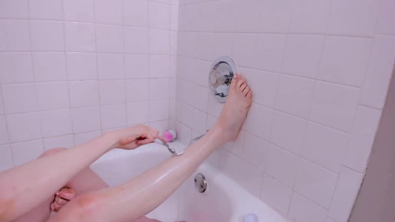 madisynwood - Shaving my Pussy ang Legs 2