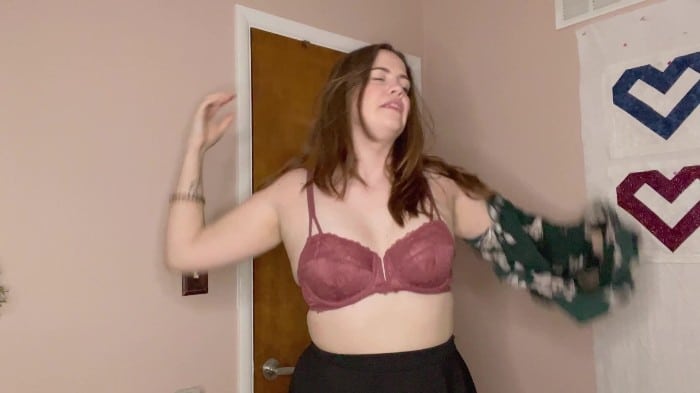 [ManyVids] Maggierosexo - Seduced By Your Step-Moms Coworker [1080p] 2