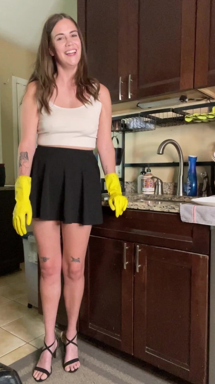 [ManyVids] Maggierosexo - Step-Mom Fembot Malfunction And Shutdown [1080p] 3