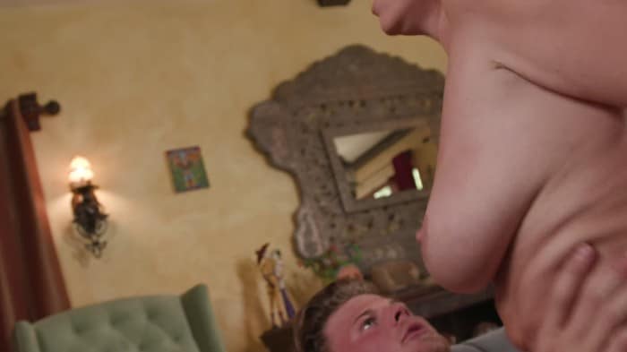 [NewSensations] Annie King - Horny Milf Annie King Gives Him A Better Job Inside (2025-09-05) [2160p Hevc X265] 4