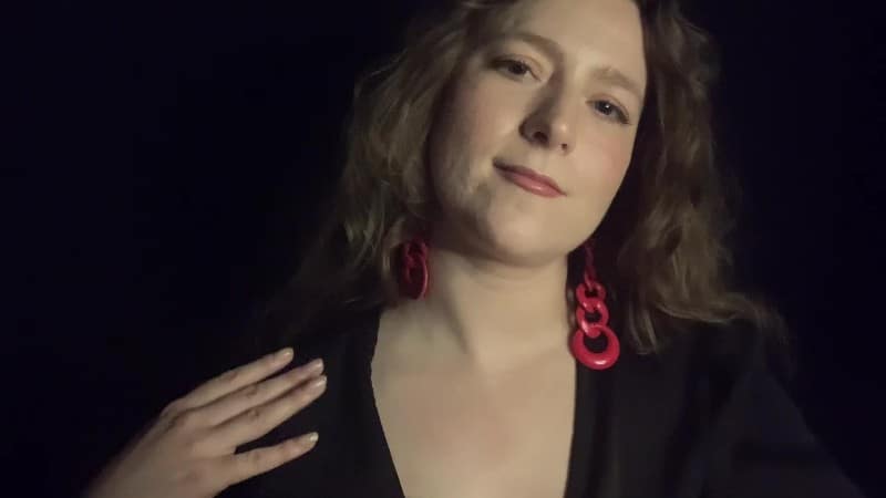 Alt ASMR Maddie - brushing 2