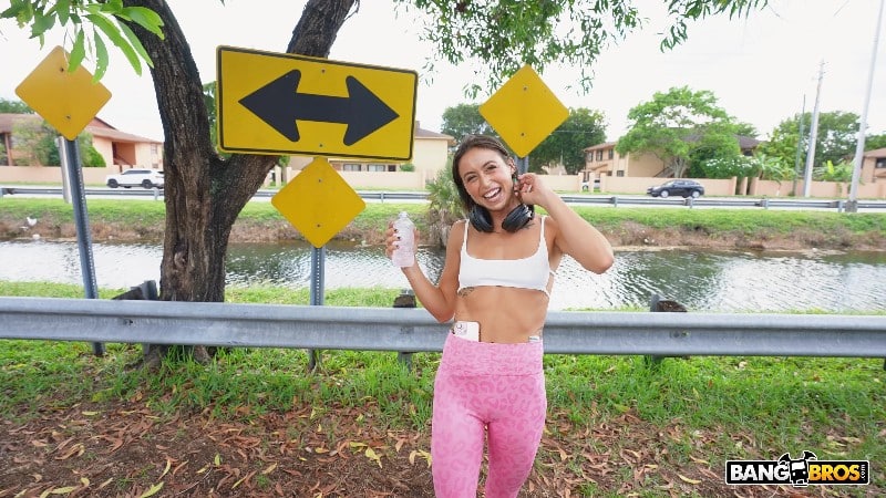 [BangBus | BangBros] 25/10/29 Jessie Belle - Jessie Belle Jogs Onto the Bus for Some Dick 4k/1080 1