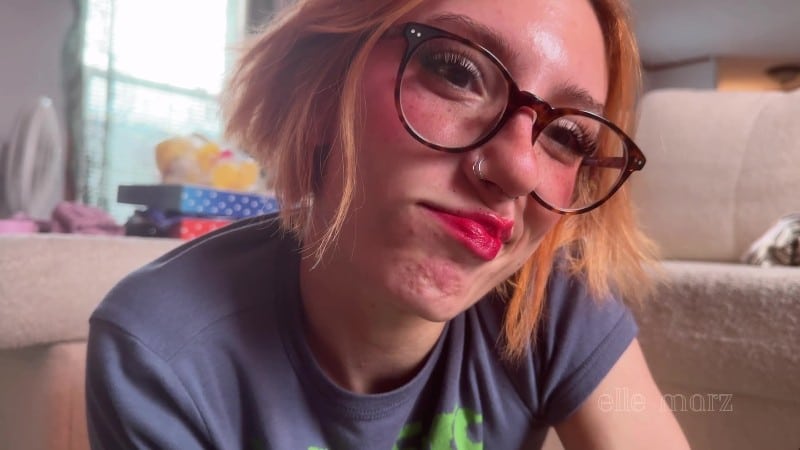 Elle Marz Bbysitter glossy KISSJOB 3
