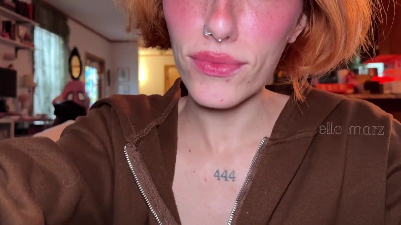 Elle Marz Convincing hungry giant 1