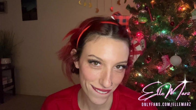 Elle Marz Found Santa on xmas eve 6