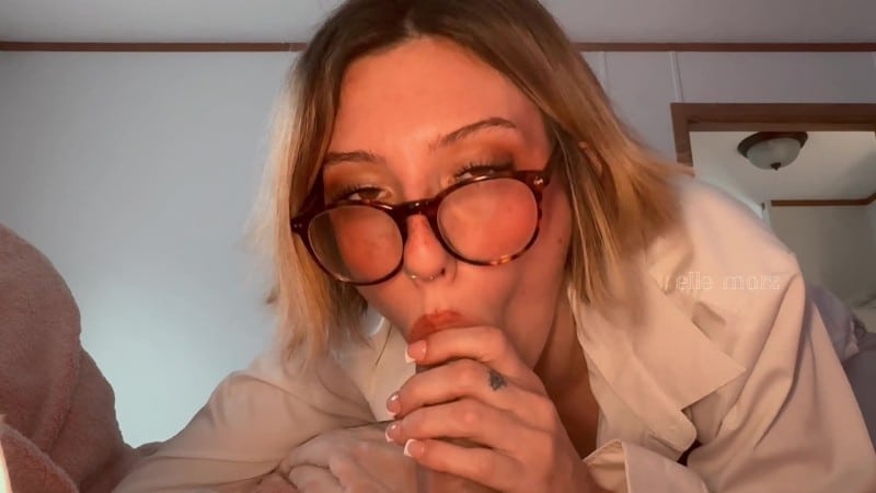 Elle Marz Mommy wakes you up 2