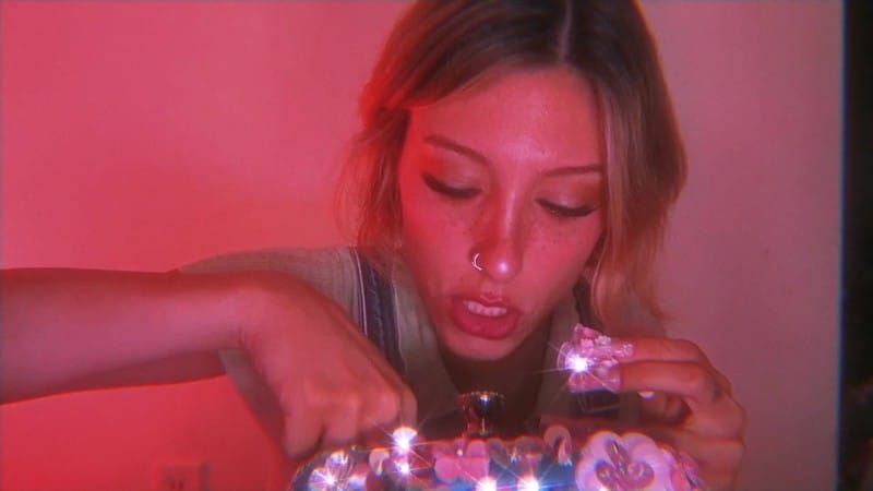 Elle Marz Whats in my bag ASMR 4