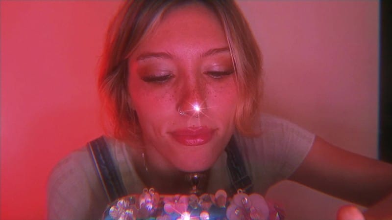 Elle Marz Whats in my bag ASMR 5