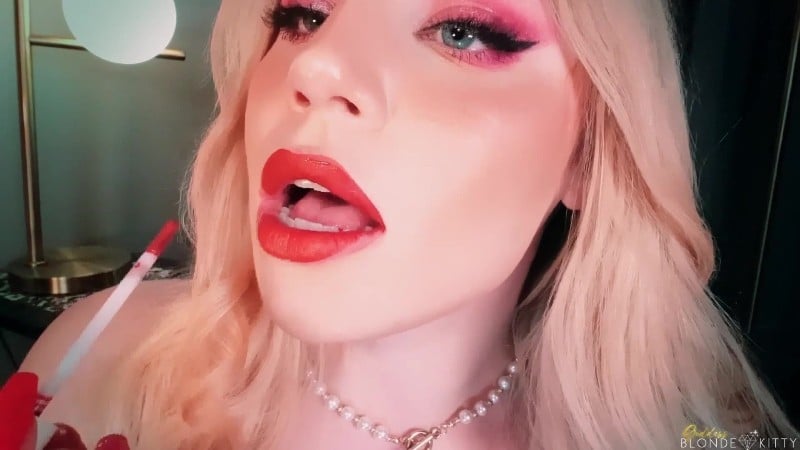 Goddess Blonde Kitty - Lipstick Try On Haul 4