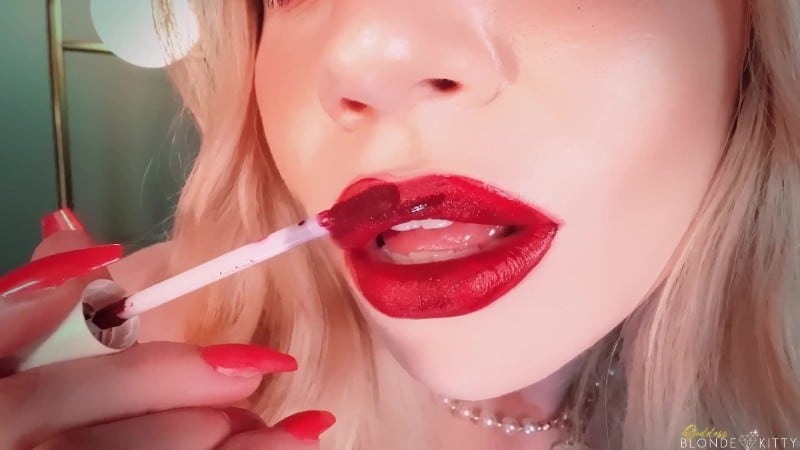 Goddess Blonde Kitty - Lipstick Try On Haul 5