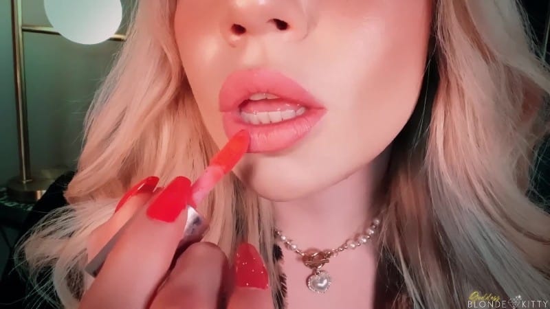 Goddess Blonde Kitty - Lipstick Try On Haul 1