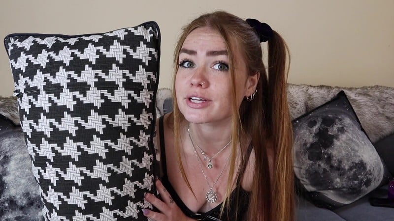 Goddess Roxy - Mommy's Little Pillow Humper 5