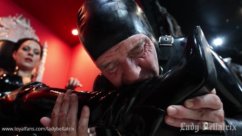 Heavy Rubber Dominatrix - Rubber Queen Boot Domination 5