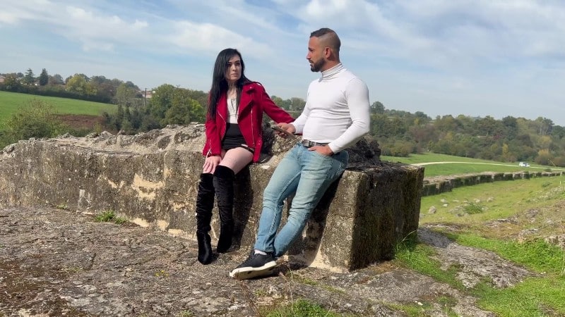 JacquieEtMichelTV 25/10/27 Marina De Biarritz 31 Years Old From Biarritz FullHD MP4-P2P 11