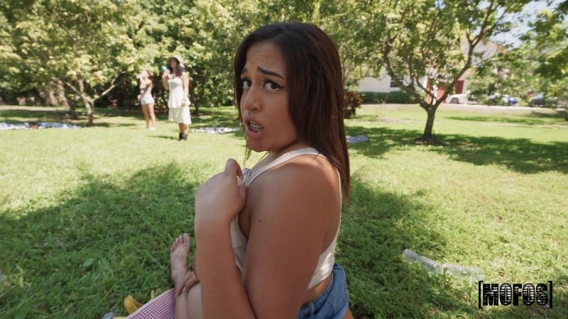 [LetsPostIt | Mofos] 25/10/21 Funsized Megan And Kevelyn A Fuck In The Park FullHD 4