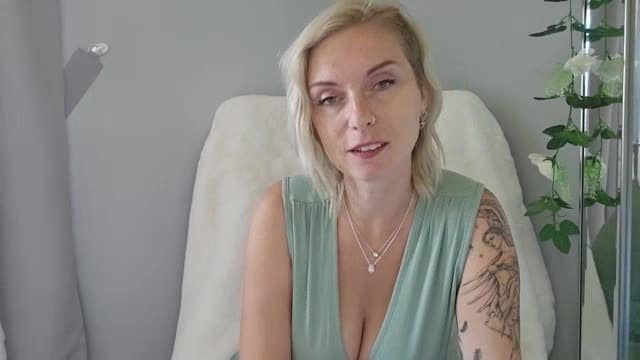 Lexi Snow - Boss Shrinks Her New Personal Assistant 1