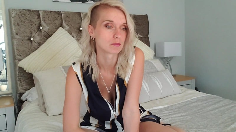 Lexi Snow - Step-Mum Offers Body Tour 1