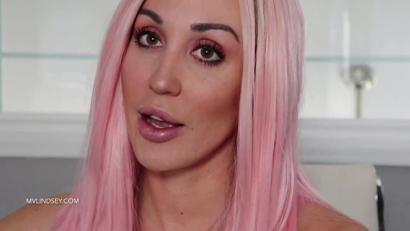 Lindsey Leigh - Lindsey Shows Off New Lipsticks 1