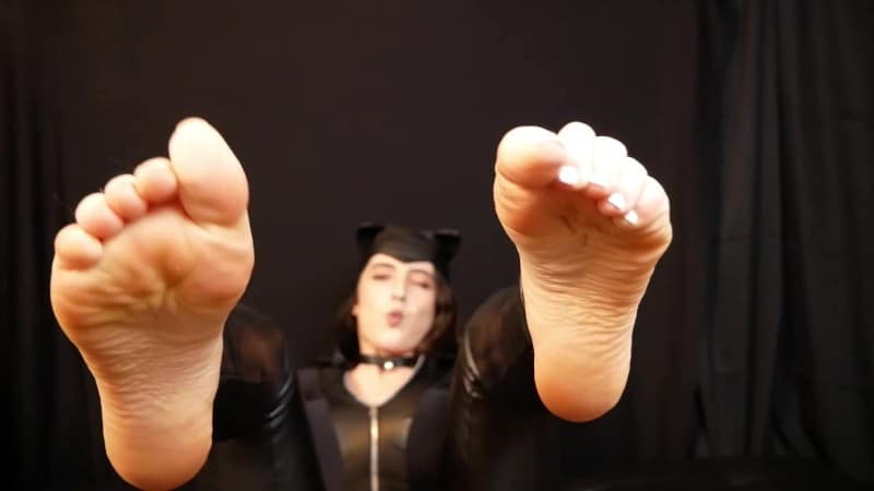 LittleBunnyB - Catwoman Uses Her Feet to Help You Cum 4