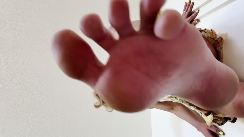 MissDaisyDiamond Eat-My-Feet-Foot-Slave-Vertical-Phone-Version 4