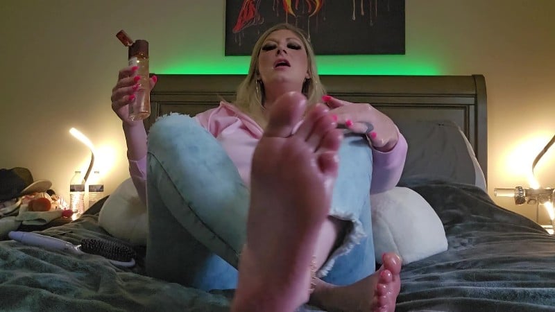MizzErotique Sneezes feet oil and brush tickles 4