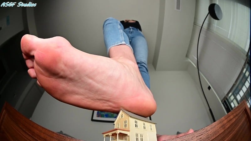 New Model German Milf Crushes Your Home Mp4 2