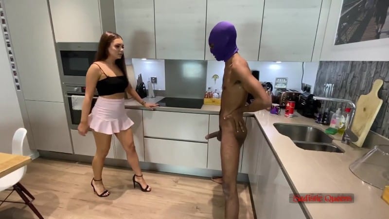 Sadistic Queens - Squishysax - Louise - 1st Time Squish 1